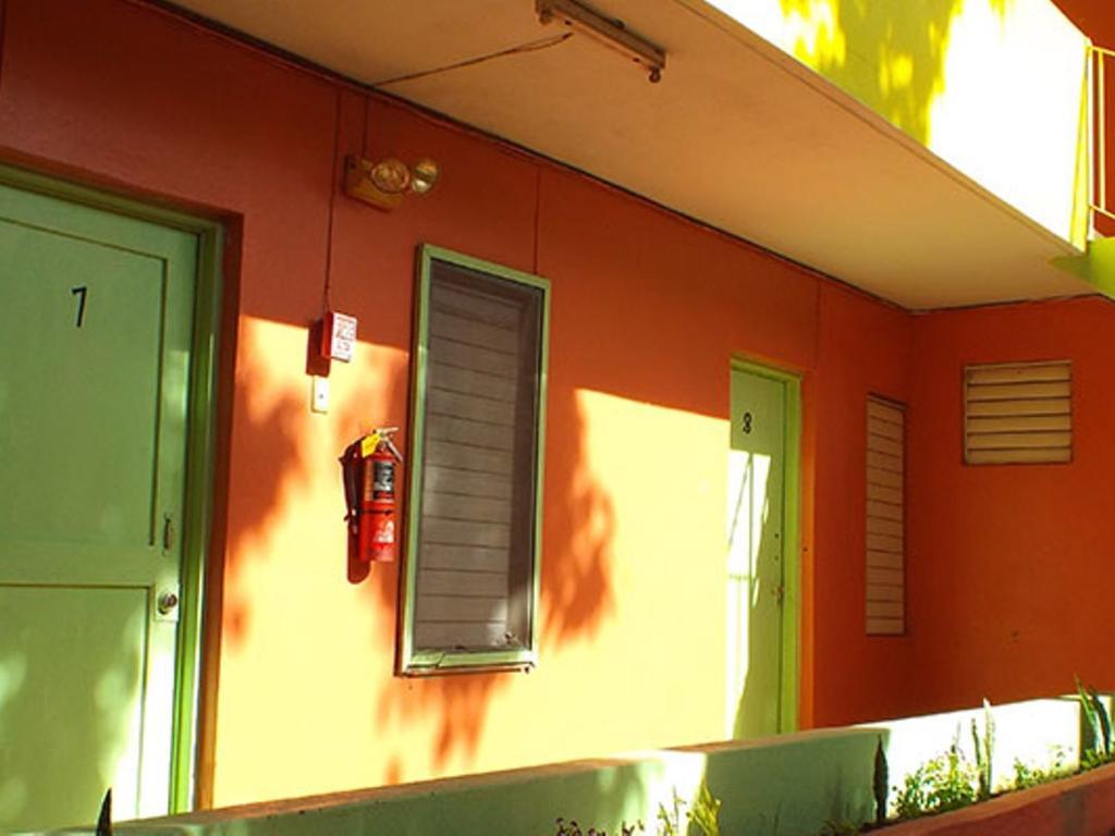 Tropical Court Inn New คิงส์ตัน ภายนอก รูปภาพ