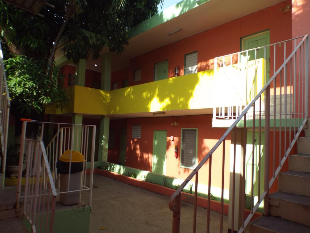 Tropical Court Inn New คิงส์ตัน ภายนอก รูปภาพ