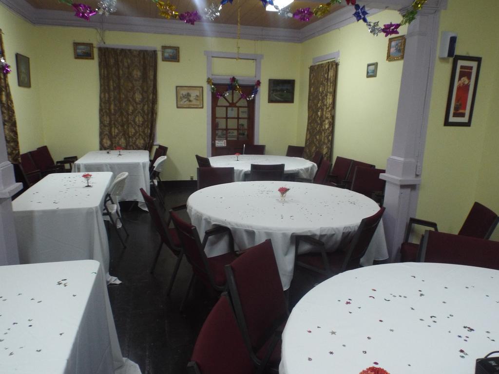 Tropical Court Inn New คิงส์ตัน ภายนอก รูปภาพ